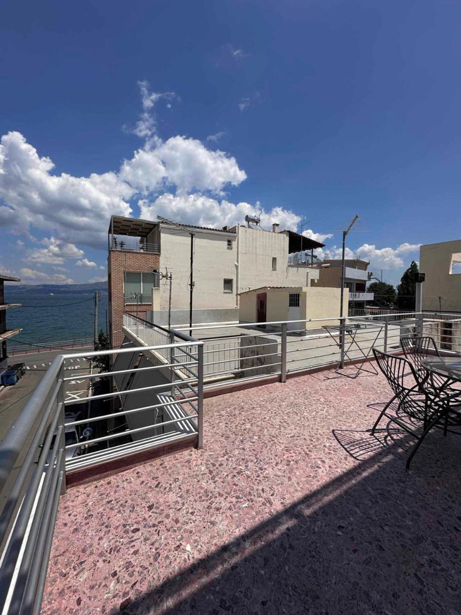 Beach Front Apartment Nea Palatia エクステリア 写真
